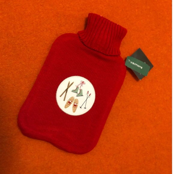Red winter sports patterned hot water bottle NWT - Picture 2 of 7